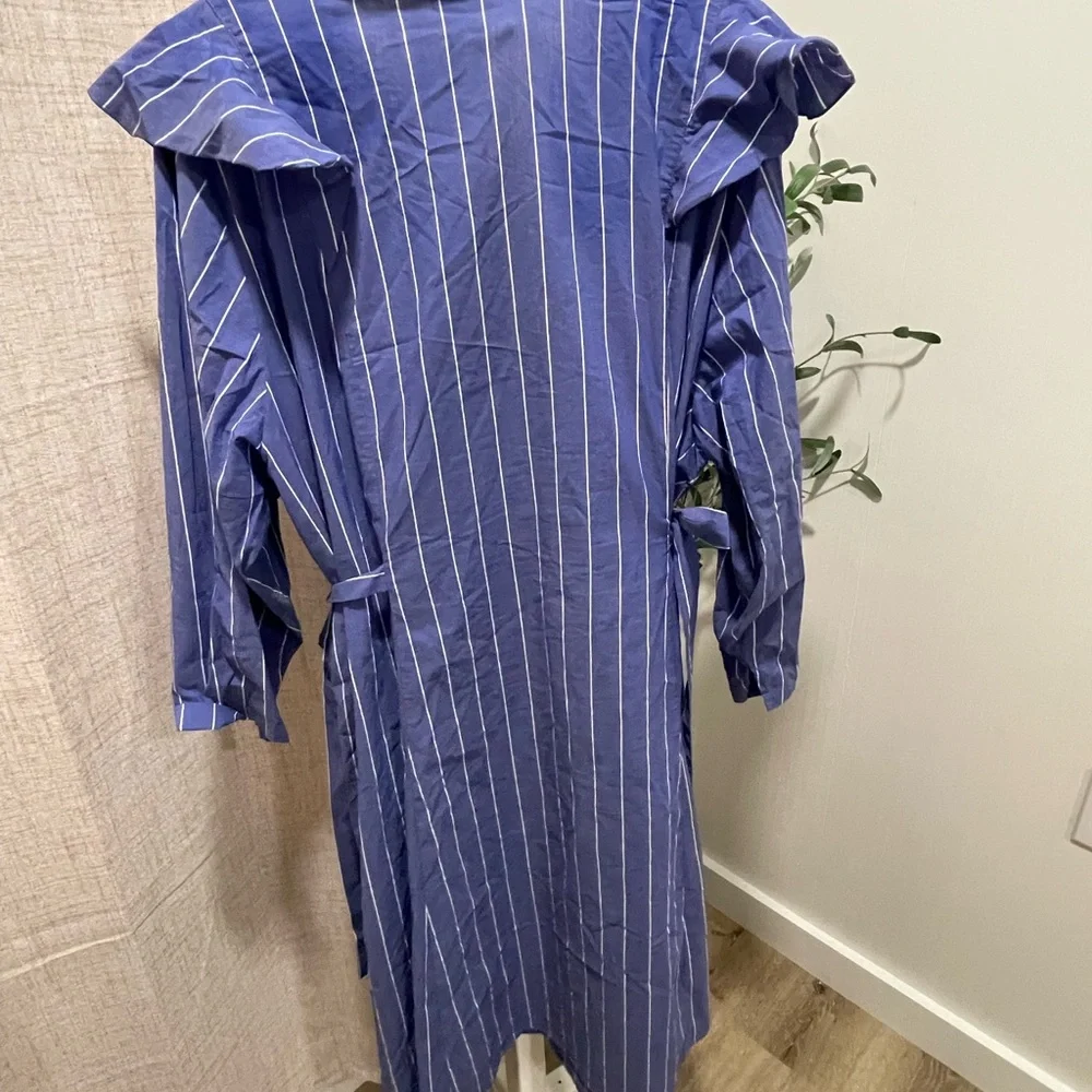 Cute dress with ruffed accents size 24 . Classy - Picture 2 of 5